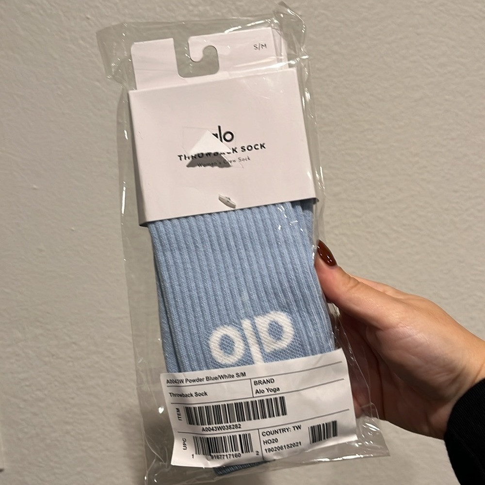 Alo Unisex Throwback Sock in Powder Blue